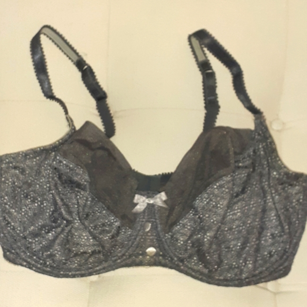 Le Mystere gray point bra in 36F